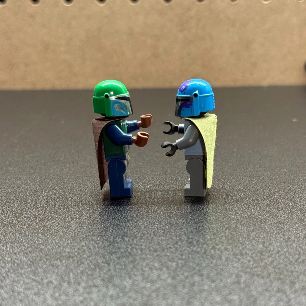 2 Lego Stars Wars Mandalorian Tribe Warrior Mini Figures blue and green